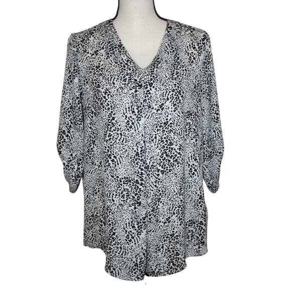 verse Tops - VERSE Women's Tops Blouse Medium Black & White Animal Print V-Neck Tunic